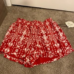 Red / white shorts